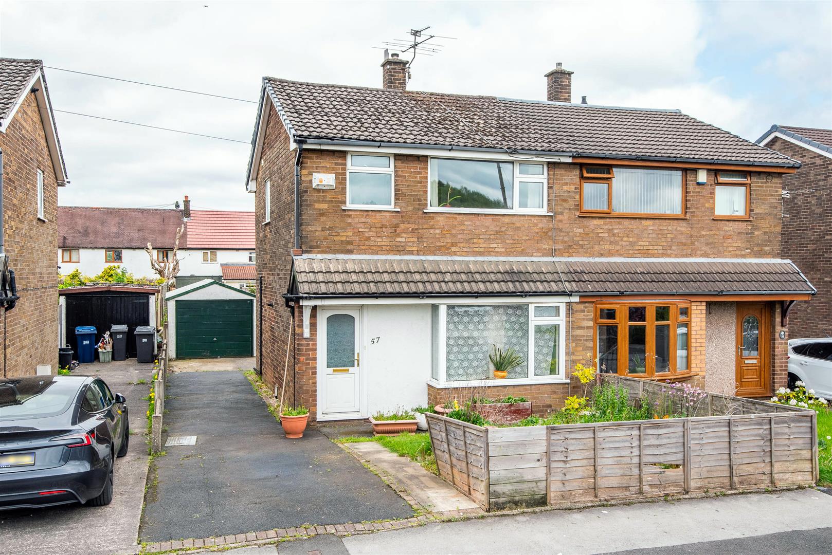 3 bed property in Withy Grove Crescent, Preston